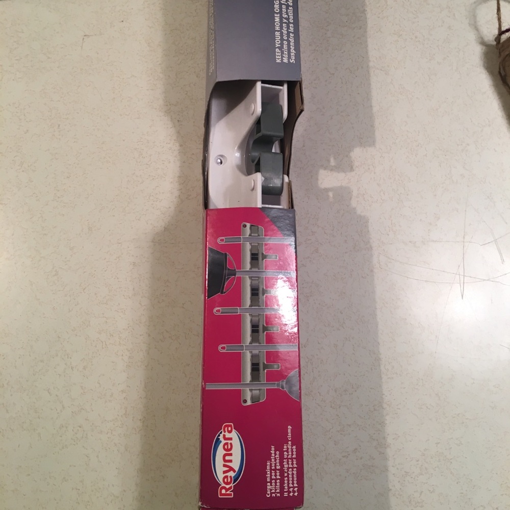 NIB Reynera hang up cleaning tools bracket - Picture 3 of 3